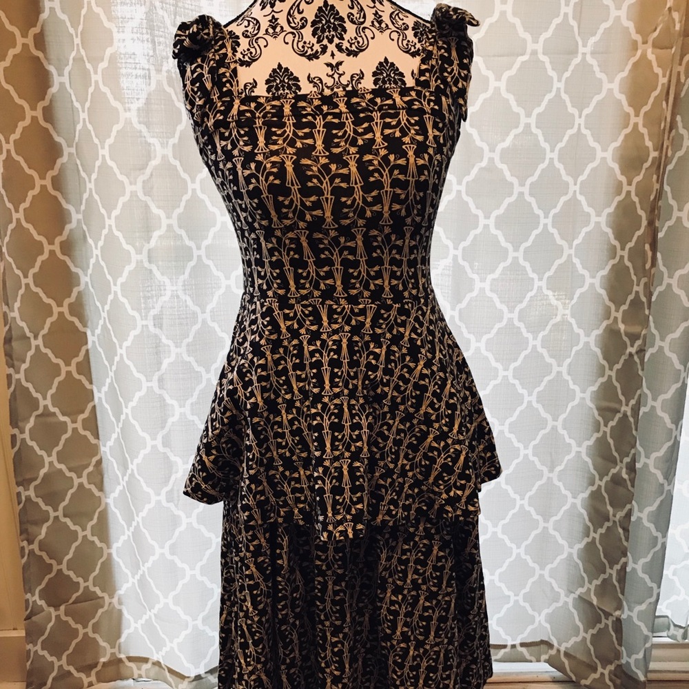 Adorable a line dress with bow details